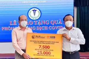 SHB và T&T Group ủng hộ kit xét nghiệm cho Quảng Nam ​