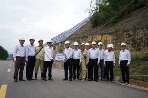 EVNNPT hỗ trợ đồng bào miền Trung hơn 3,2 tỉ đồng