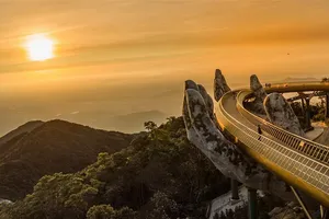 Cây cầu bắc ước mơ du lịch Việt vươn tầm thế giới