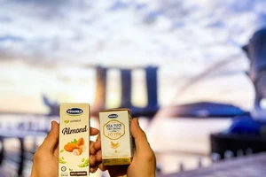 Sữa tươi chứa tổ yến Vinamilk lần đầu xuất sang Singapore