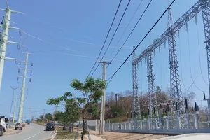 Hoàn thành đường dây 110kV cấp điện Tổ hợp hóa dầu miền Nam