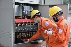 Hà Nội: Nắng nóng 40 độ gây áp lực lên hệ thống điện