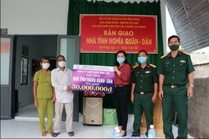 Nhiệt điện Vĩnh Tân cùng đóng góp xây nhà tình nghĩa quân dân