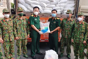 MB trao 90 tấn gạo hỗ trợ người dân TP.HCM vượt khó chống dịch