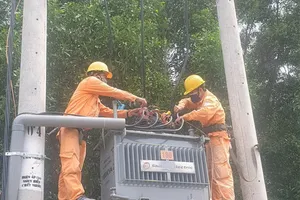 Cấp điện ‘thần tốc’ những điểm nóng chống dịch tại Bình Dương