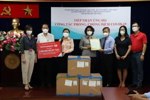 Techcombank tặng 2 triệu bộ kit test COVID-19 cho TP.HCM