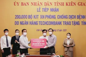 Techcombank tặng Kiên Giang 200.000 bộ kit test trị giá hơn 13,2 tỷ đồng