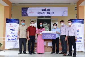 EVNGENCO3 và VSH trao tặng 50 bộ máy tính cho tỉnh Bình Định và Phú Yên