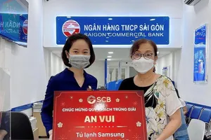 SCB trao thưởng cho khách hàng may mắn