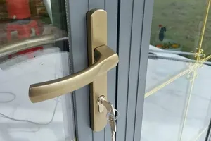 Khóa cửa nhôm Xingfa loại nào tốt? Nên chọn loại nào?