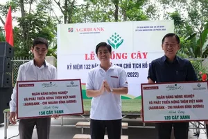 Agribank Bình Dương trồng gần 300 cây xanh tại huyện Phú Giáo