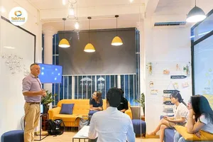 ‘Du học’ tiếng Anh ngay giữa Sài Gòn tại trung tâm Anh ngữ TalkFirst 