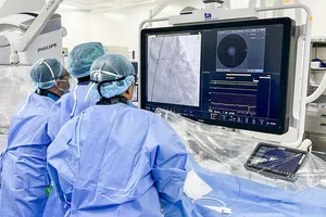 Nhập viện mổ ruột thừa phát hiện thiếu máu nuôi tim suýt đột tử 