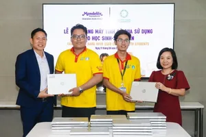 Mondelez Kinh Đô trao tặng máy tính đã qua sử dụng cho học sinh, sinh viên khó khăn