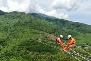 Đường dây 500kV Bắc - Nam mở đầu cho hiện đại hóa truyền tải điện 