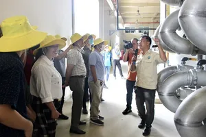 Đoàn bác sĩ Chuyên khoa II tham quan quy trình xử lý chất thải rắn tại VWS