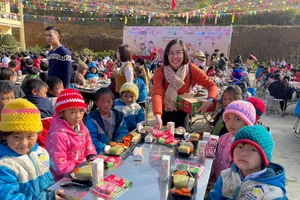 Cần lắm những tấm lòng mang ‘bữa cơm có thịt’ đến cho trò nghèo vùng cao