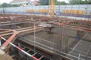 Dự án Green River Apartment đang thi công phần móng.