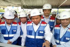 Thủ tướng thị sát tuyến metro số 1
