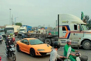 Gỡ nút thắt giao thông trước cảng Cát Lái