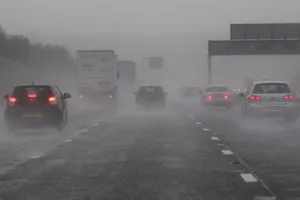 Điều cần nhớ khi lưu thông trên cao tốc lúc có bão