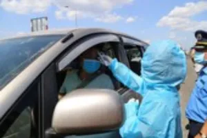 Mỗi ngày hơn 6.400 người được kiểm tra y tế khi vào TP.HCM