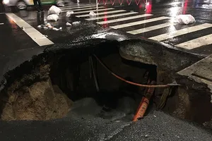 Nguyên nhân xuất hiện hố tử thần 'khủng' giữa giao lộ ở Gò Vấp