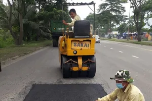 Tăng cường kiểm tra mặt đường đại lộ Nguyễn Văn Linh 
