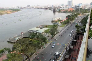 Đề nghị tiếp tục cho tàu nhà hàng đậu ở bến Bạch Đằng 