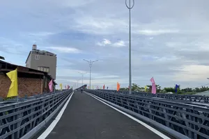 Lần thứ 3 Sở GTVT yêu cầu xử xe vi phạm qua cầu thép tạm