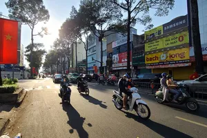 Đường phố Sài Gòn với những khoảnh khắc chiều cuối năm