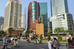 Cắt băng khánh thành công viên Mê Linh và bến Bạch Đằng