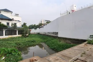 TP.HCM có hơn 100 trường hợp lấn chiếm bờ sông, kênh, rạch