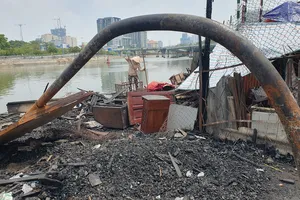 Cuộc sống tạm bợ bên bờ nam Kênh Đôi