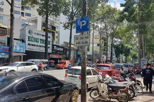 Dự kiến mở thêm 15 tuyến đường thu phí đỗ xe ô tô ở TP.HCM