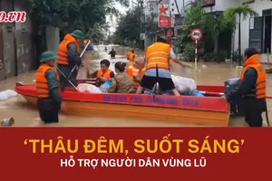 Video: Công an Gia Lai ‘thâu đêm, suốt sáng’ hỗ trợ người dân vùng lũ 