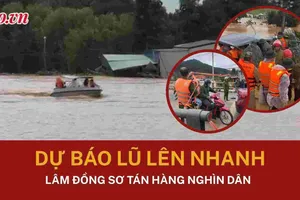 Ứng phó lũ: Công an xã D’Ran chủ động sơ tán hơn 2.000 dân ra khỏi vùng nguy hiểm