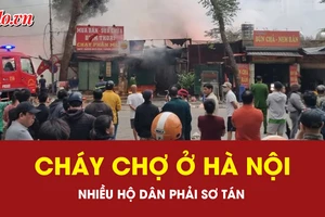 Chợ ở Hà Nội bốc cháy dữ dội lúc rạng sáng, thiêu rụi nhiều ki ốt