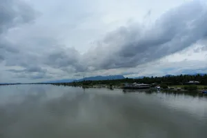 Đầm thủy triều (huyện Cam Lâm) 