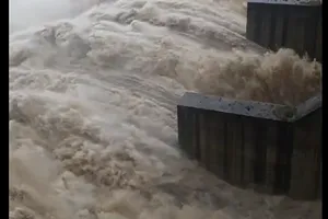 4 Thủy điện ồ ạt xả lũ, nhiều nơi Phú Yên ngập sâu