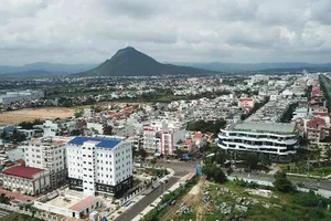 Doanh nghiệp trao đổi với Báo Pháp Luật TP.HCM. Ảnh: Quốc Vũ