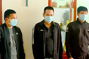 Ba người cho vay lãi nặng bị công an bắt giữ. Ảnh: CTV