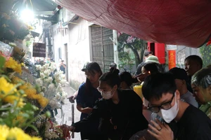 Vụ cháy chung cư mini ở Hà Nội: Hàng trăm người đồng lòng giúp đỡ các nạn nhân