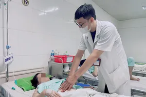 Hà Nội: Thủng dạ dày chỉ vì thói quen ngậm tăm