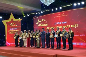 50 cá nhân tiêu biểu cho tấm gương sáng về pháp luật được vinh danh