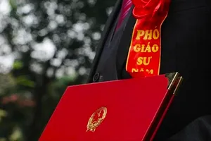 Công nhận giáo sư, phó giáo sư cho 588 ứng viên