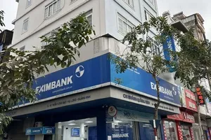 Vụ xài thẻ tín dụng 8,5 triệu bị đòi nợ gần 9 tỉ: Khách hàng mời luật sư để 'đấu' Eximbank