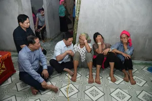 Phó thủ tướng thăm hỏi, chia buồn với gia đình nạn nhân vụ sạt lở do bão số 3 gây ra