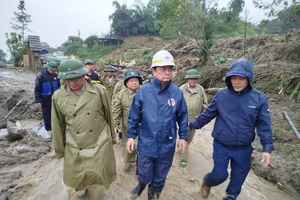 Bộ trưởng Lê Minh Hoan kiểm tra công tác cứu hộ sau bão số 3 tại Sa Pa