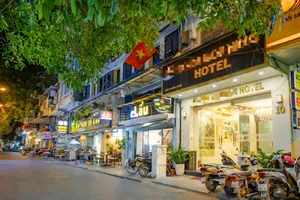 Người dân săn phòng khách sạn để xem diễu binh dù giá tăng cao